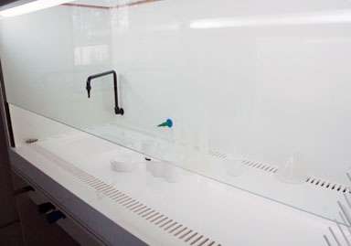 Chimie sous hottes